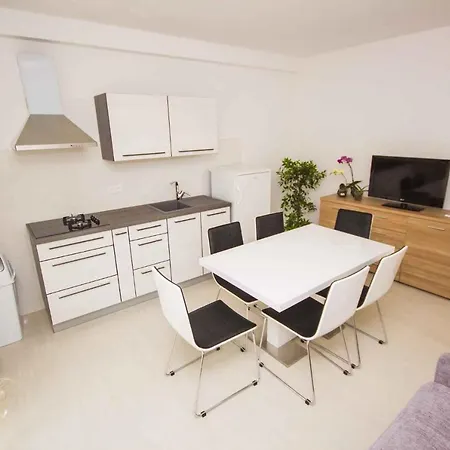 Apartment In Seget Donji 7429 Trogir