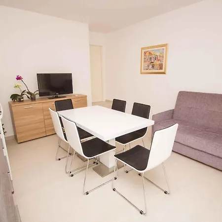 In Seget Donji 7429 Apartment