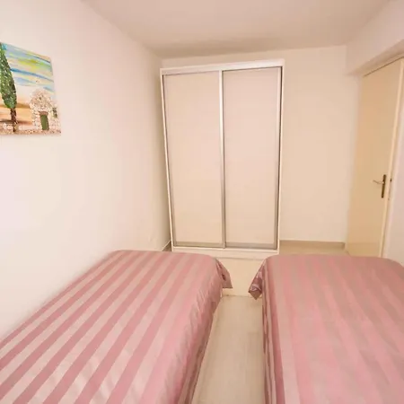 Apartment In Seget Donji 7429
