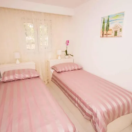 In Seget Donji 7429 Apartment Trogir